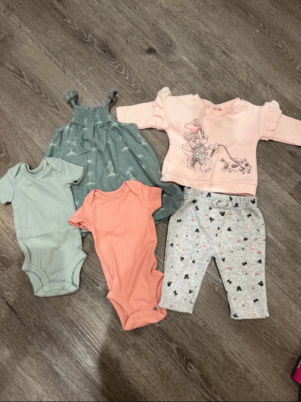 Baby Girls Minnie Mouse Pink Ruffle Sleeve Top and Gray Heart Print Leggings Set